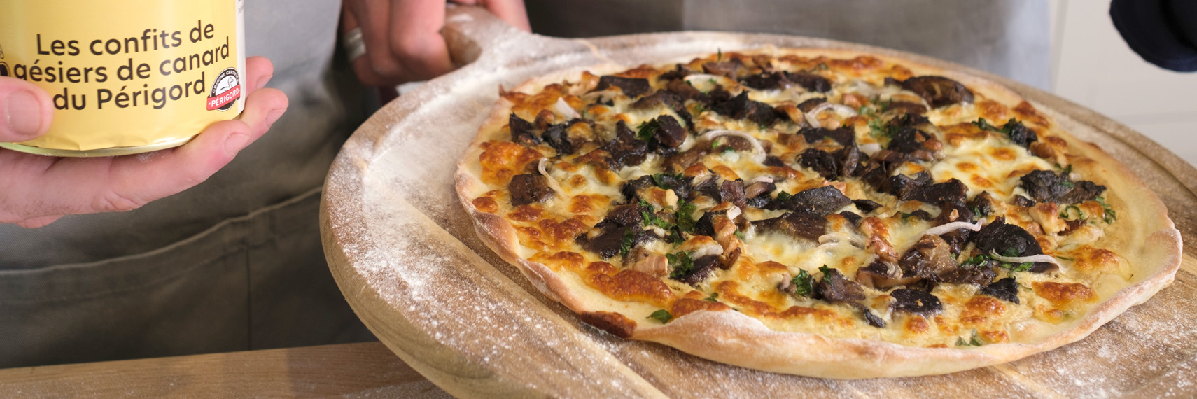 Pizza aux gésiers de canard du périgord et aux cèpes