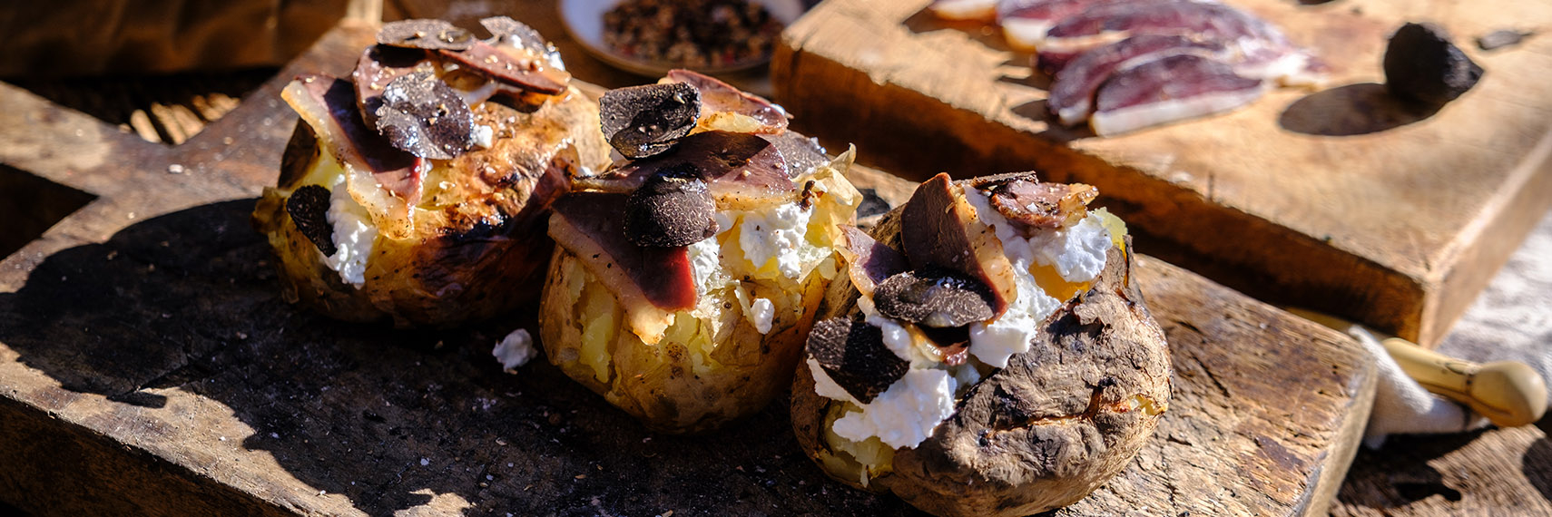 Pommes de terre sous la cendre, fromage frais