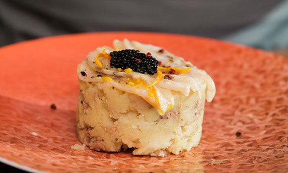 un ceviche d’esturgeon avec Foie gras du Périgord mi-cuit